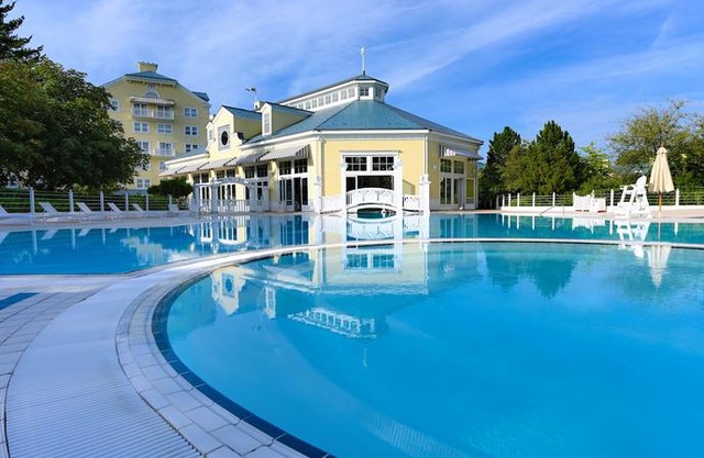 Disney's Newport Bay Club