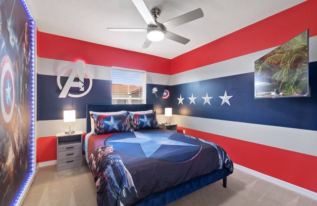 Disney & Universal-themed Villa with King bed + private pool and public hot tub!