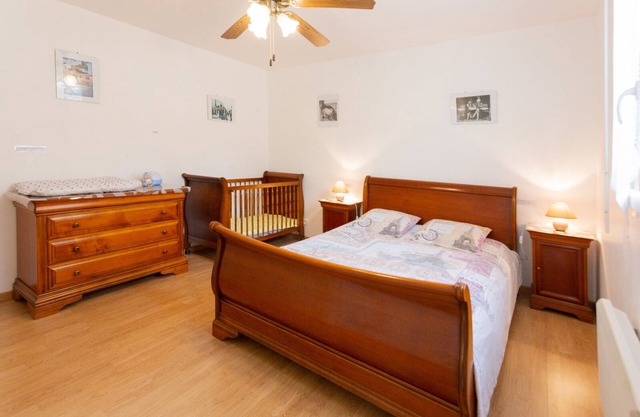 DISNEYLAND PARIS COTTAGE 4 PEOPLE + BABY