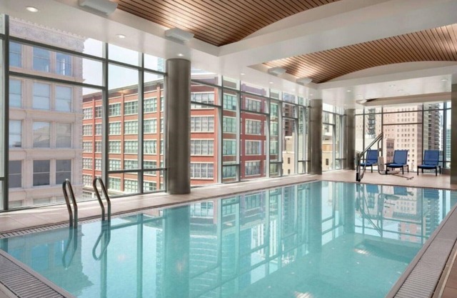 Distinctive suites in downtown Chicago