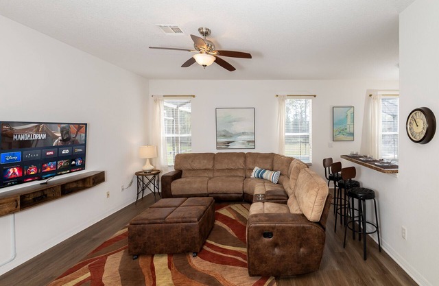 Diva’s Villa at Watersong – Chic Resort Home for 10 w/Private Pool & Hot Tub!