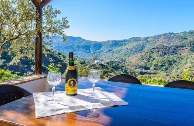 Doña Vela Riogordo by Ruralidays