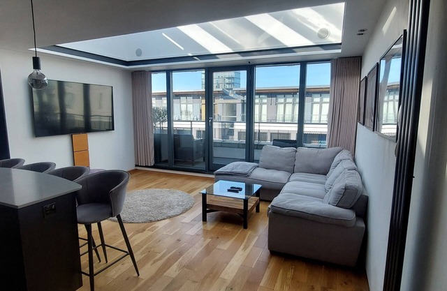 Dockland Penthouse with Aviva & Waterfront Views