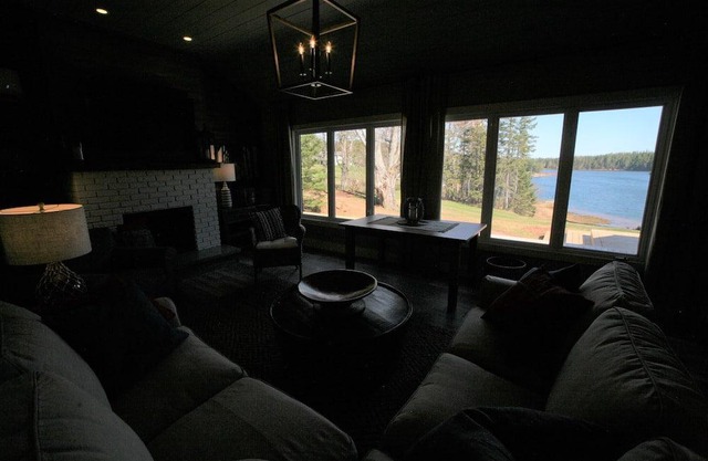 Dockside Haven: A charming 1300 Sq foot waterfront cottage renovated in 2018.