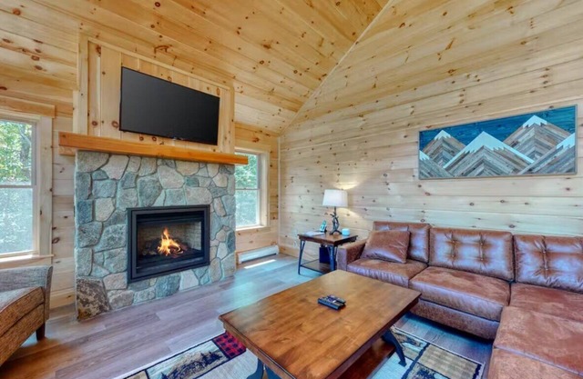 Dog-friendly cabin - Built in 2022!