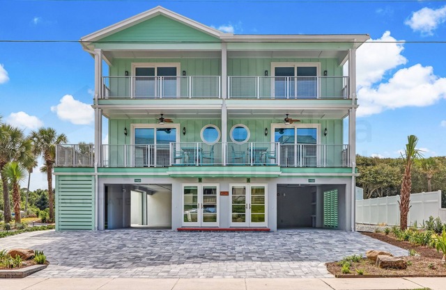 Dog Friendly! 7 bedrooms 7 full bathrooms and 2 half baths plus 3 kitchens! Sleeps 21 people!