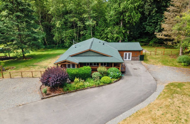Dog Friendly Acreage in Issaquah's Mirrormont Neighborhood with Hiking Access