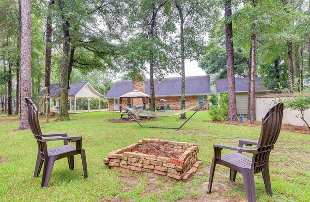 Dog-Friendly Alabama Retreat w/Patio & Fire Pit!