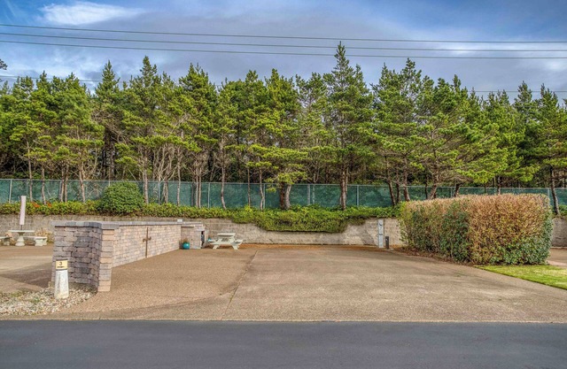 Dog Friendly, Available with 50AMP, 30AMP, Water and Sewer hook up's, WiFi