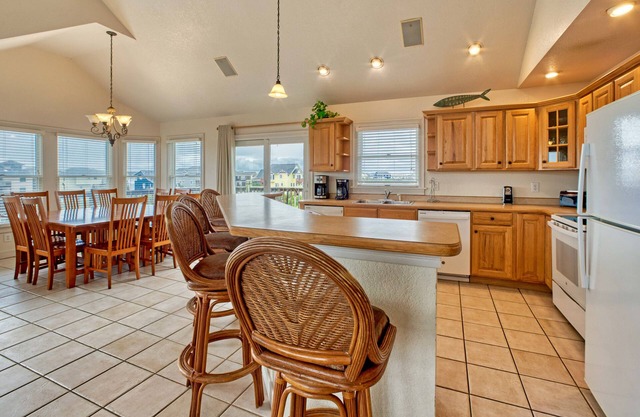 Dog-friendly beach house with private hot tub & pool - short walk to ocean