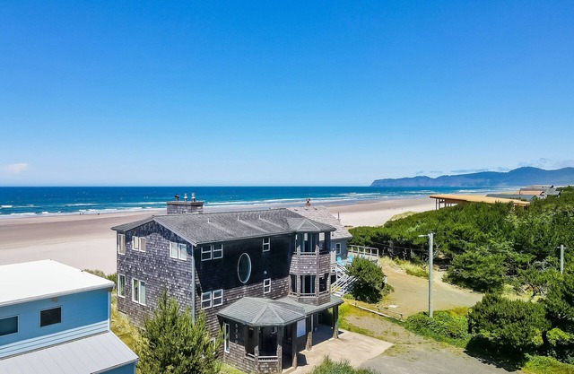 Dog-Friendly Beachfront Escape W/Large Deck, Free WiFi, Fireplace & Ocean View