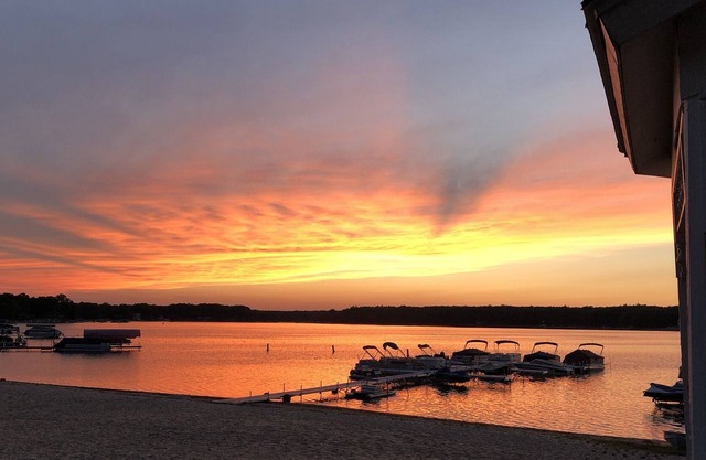 Dog-friendly Big Star Lake Cottage on the Beach // Sleeps 10