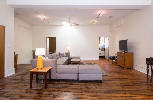 Dog-friendly Broadway Loft