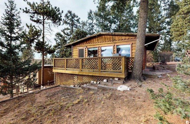 Dog-friendly cabin with view of Pikes Peak & detached garage - walk to downtown