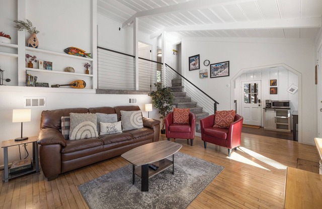 Dog Friendly Cabin | 3 Minute Walk to Donner Lake | Close to Hiking & Biking