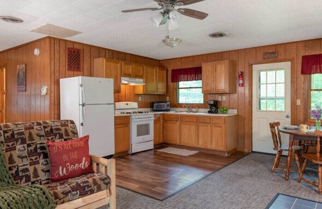 Dog Friendly Cabin Near Starved Rock State Park