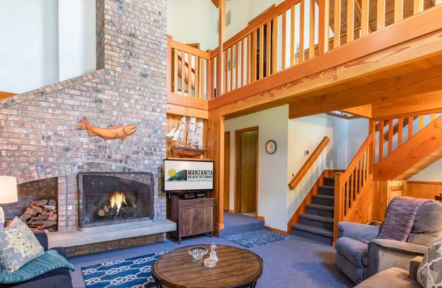 Dog Friendly, close to beach, family home with bikes and a roaring fireplace!