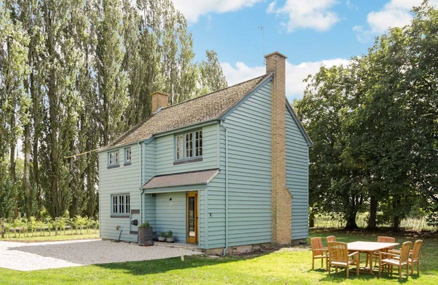 Dog friendly Cotswold holiday cottage near Oxford - Meadow Cottage