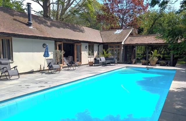 Dog Friendly Cottage with Outdoor Swimming Pool, Tennis & Table Tennis