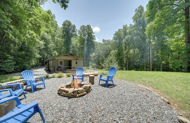 Dog-Friendly Cottage w/Deck in National Forest!