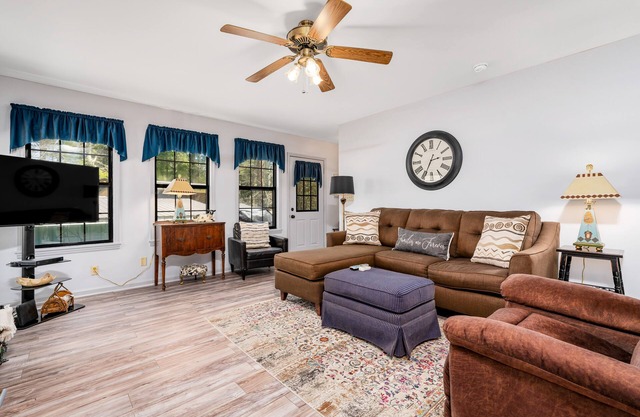 Dog-friendly getaway with WiFi, gas fireplace, & washer/dryer