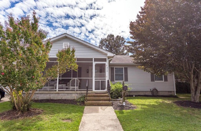 Dog-Friendly Home w/Fenced Yard, 2 Porches & Walk to Downtown Rehoboth!