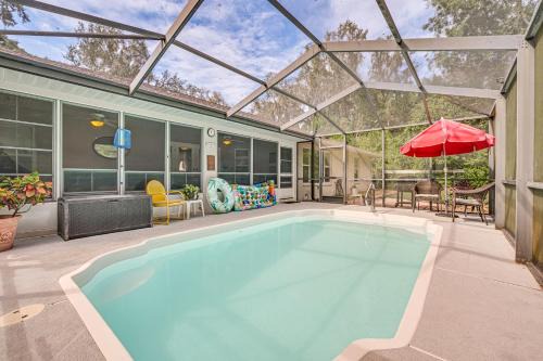 Dog-Friendly Home, Lake Henderson Across Street!