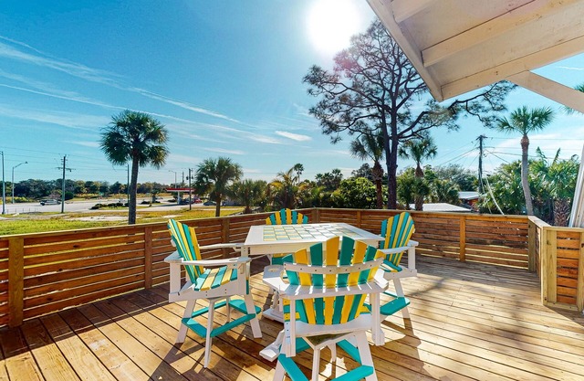 Dog-friendly home near the beach with large backyard - snowbird-friendly
