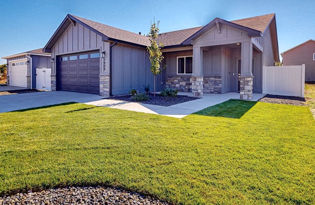 Dog-friendly home near walking paths with private hot tub & working space