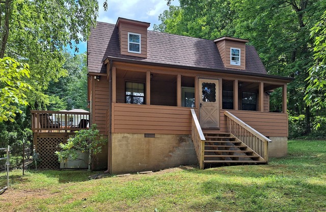 Dog-friendly home w/free attraction tickets, a large deck, & private parking