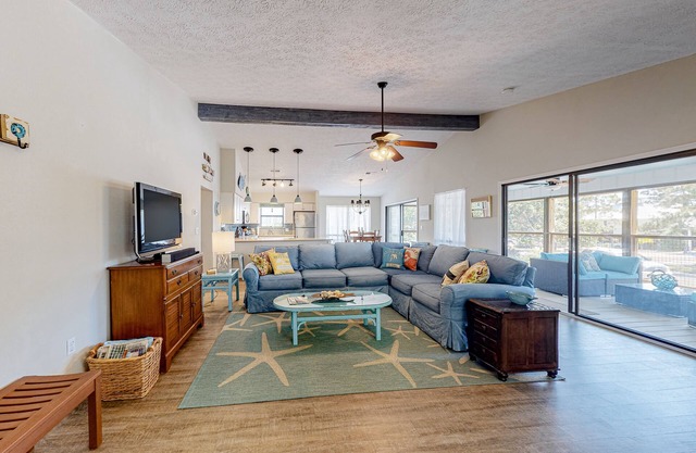 Dog-Friendly Home with Shared Pool, High-Speed WiFi, Washer/Dryer, & Central AC