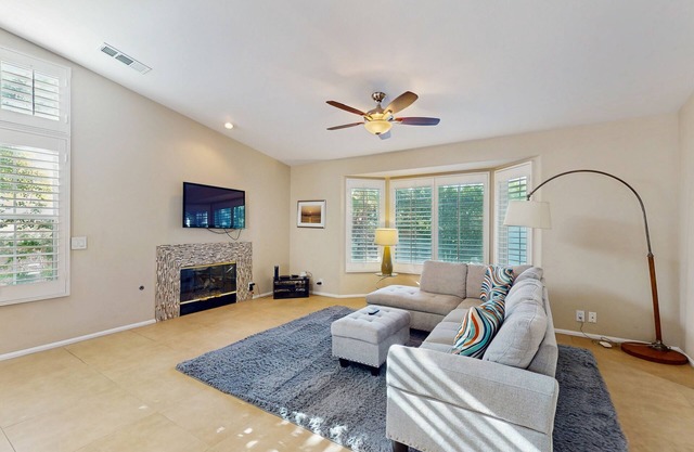 Dog-friendly home w/mountain views, private pool, spa & shaded patio