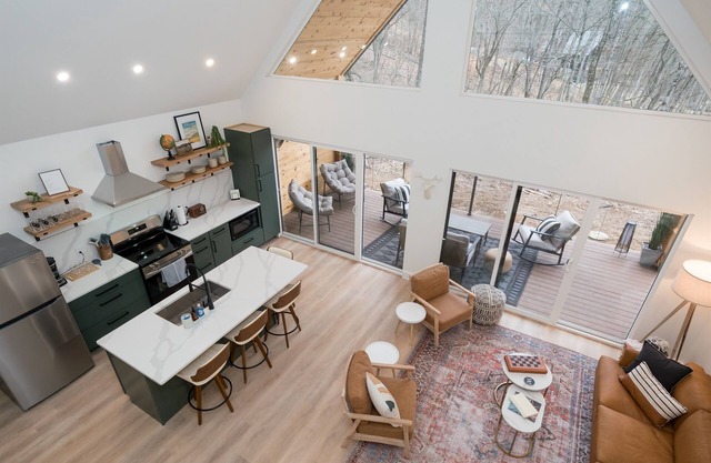 Dog friendly hot tub + fire pit + shared game room