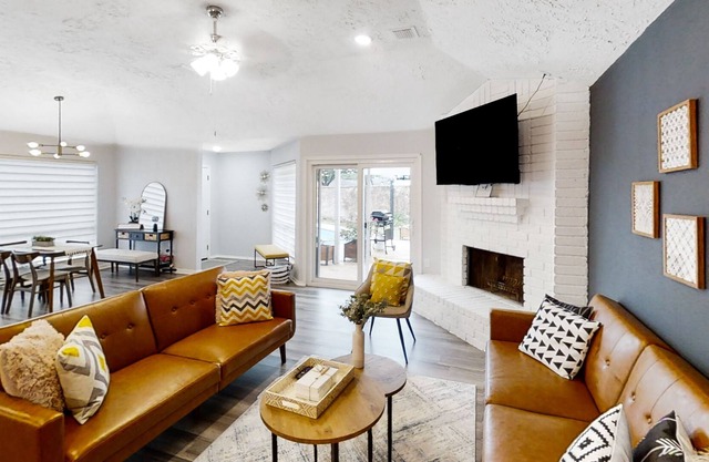 Dog-friendly house with firepit, pool table, deck, patio, grill, & full kitchen
