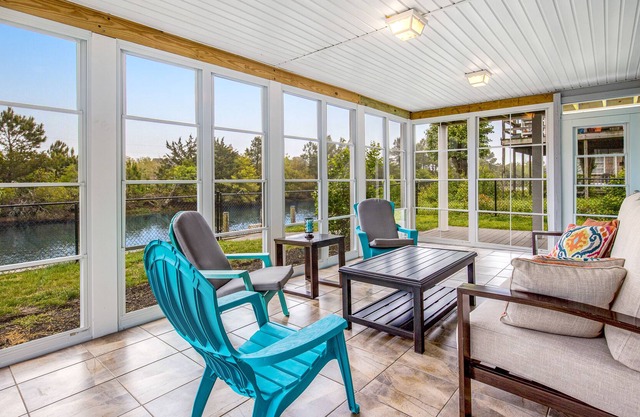 Dog-friendly Keen-wik on the Bay escape with canal views, deck