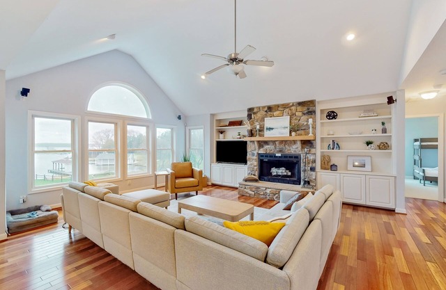 Dog-friendly lake luxury with dry sauna, hot tub, game room