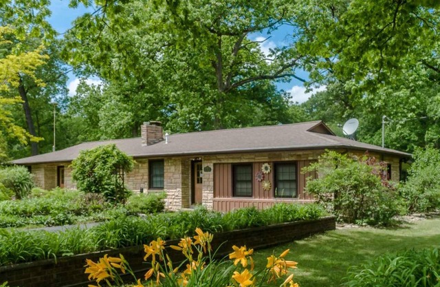 Dog-Friendly Nature Escape with Hot Tub & Fire Pit