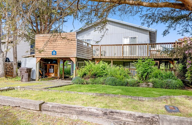 Dog-friendly, oceanview home w/private hot tub - one block to beach