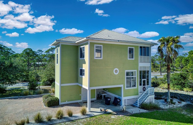 Dog-Friendly, Resort Pool, Free Beach Gear, 2-min Walk To Beach!