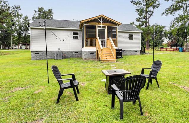 Dog Friendly, Screened Porch: St Stephen Retreat!