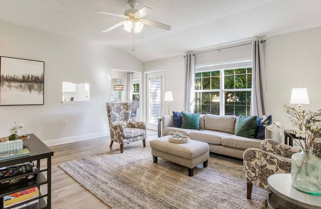 Dog-Friendly stay less than 10 mins from UWF