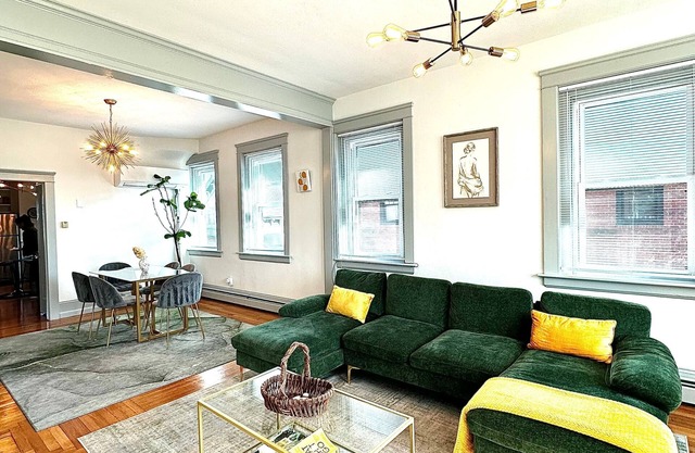 Dog friendly, stylish accommodations for up to 6 on Federal Hill in Providence.
