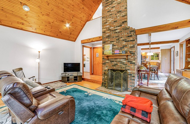 Dog-friendly vacation home with fast WiFi & washer/dryer - near ski areas