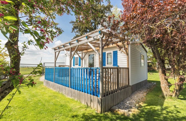 Dog friendly Vacation Apartment "Tonis Hütte" with Covered Terrace and Garden