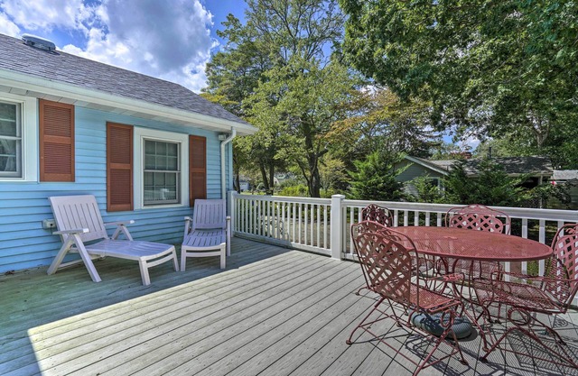 Dog-Friendly Waretown Home w/Furnished Deck!