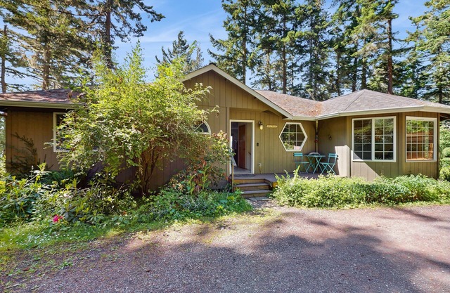 Dog-friendly waterfront home with furnished deck, patio & beach access