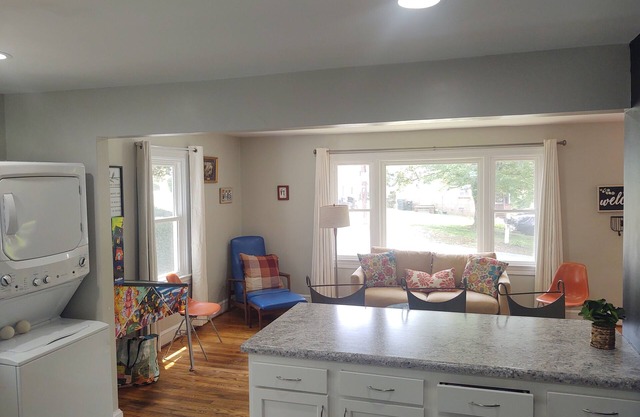 Doggone fun 3 bdr Home at UVA with a Free Breakfast!