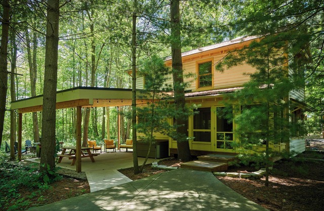 Dollybrook Cottage 1: Shared pool, private hot tub, pet friendly