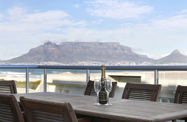 Dolphin Beach C111 Self-Catering Beachfront APT with Inverter by HMH
