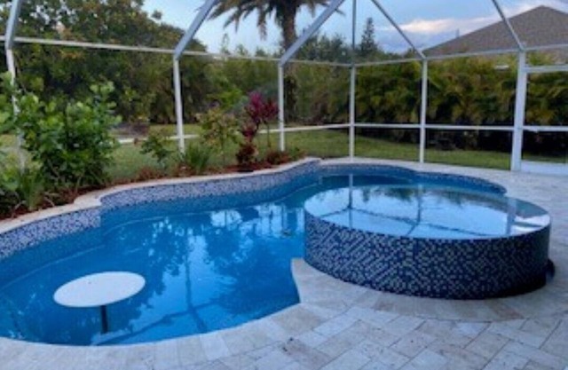 DOLPHIN RIVERHOUSE W/HOT TUB, POOL AND DOCK